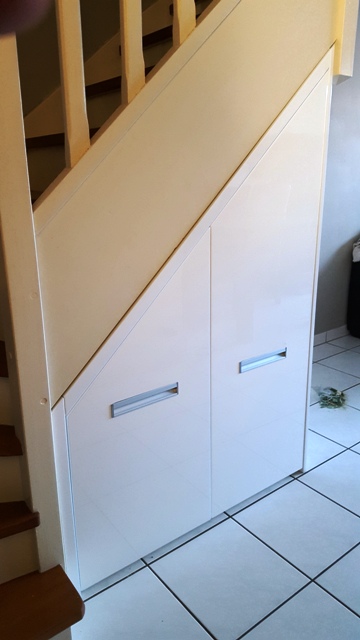 Placard sous escalier