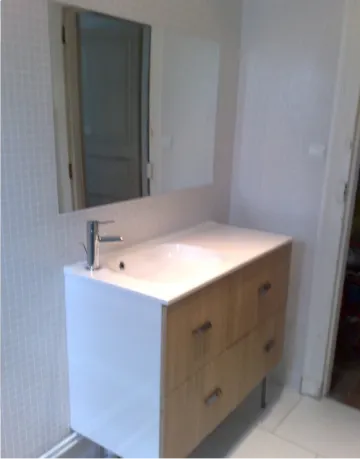 Installation meuble vasque avec tiroirs et miroir encastre dans la mosaique a reze 44400