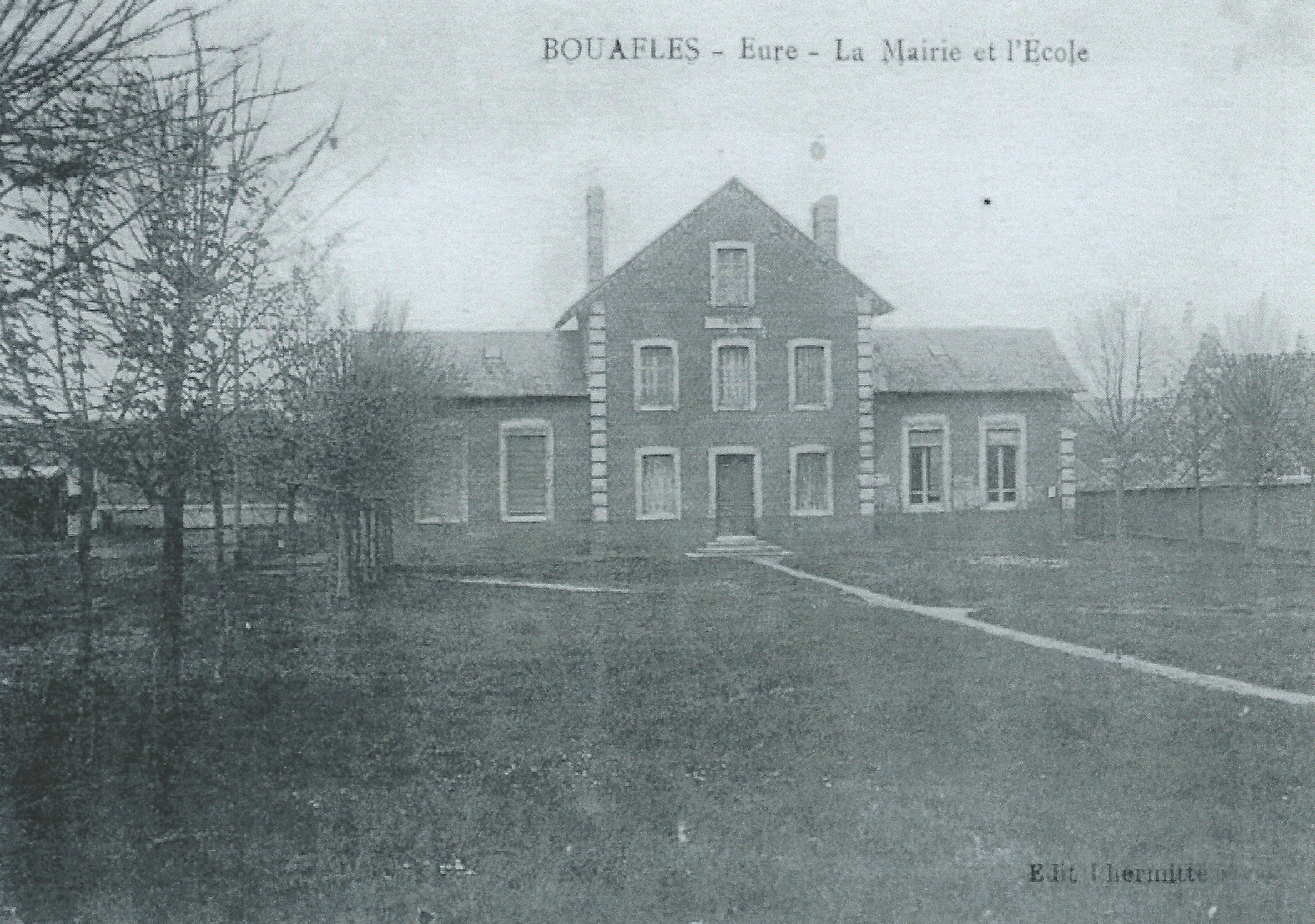 Bouafles l ecole et la mairie 3