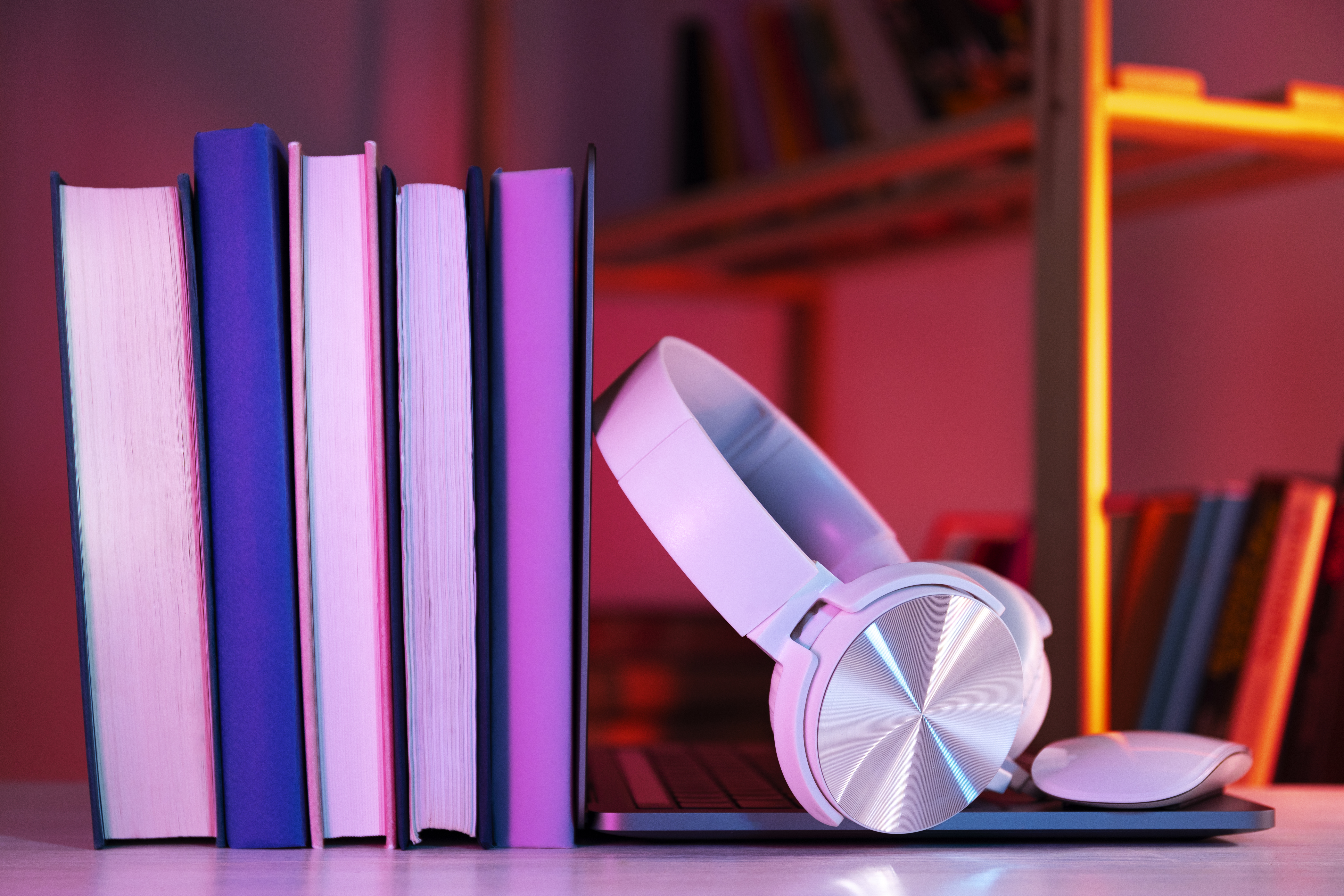 Nature-morte-de-livres-contre-technologie
