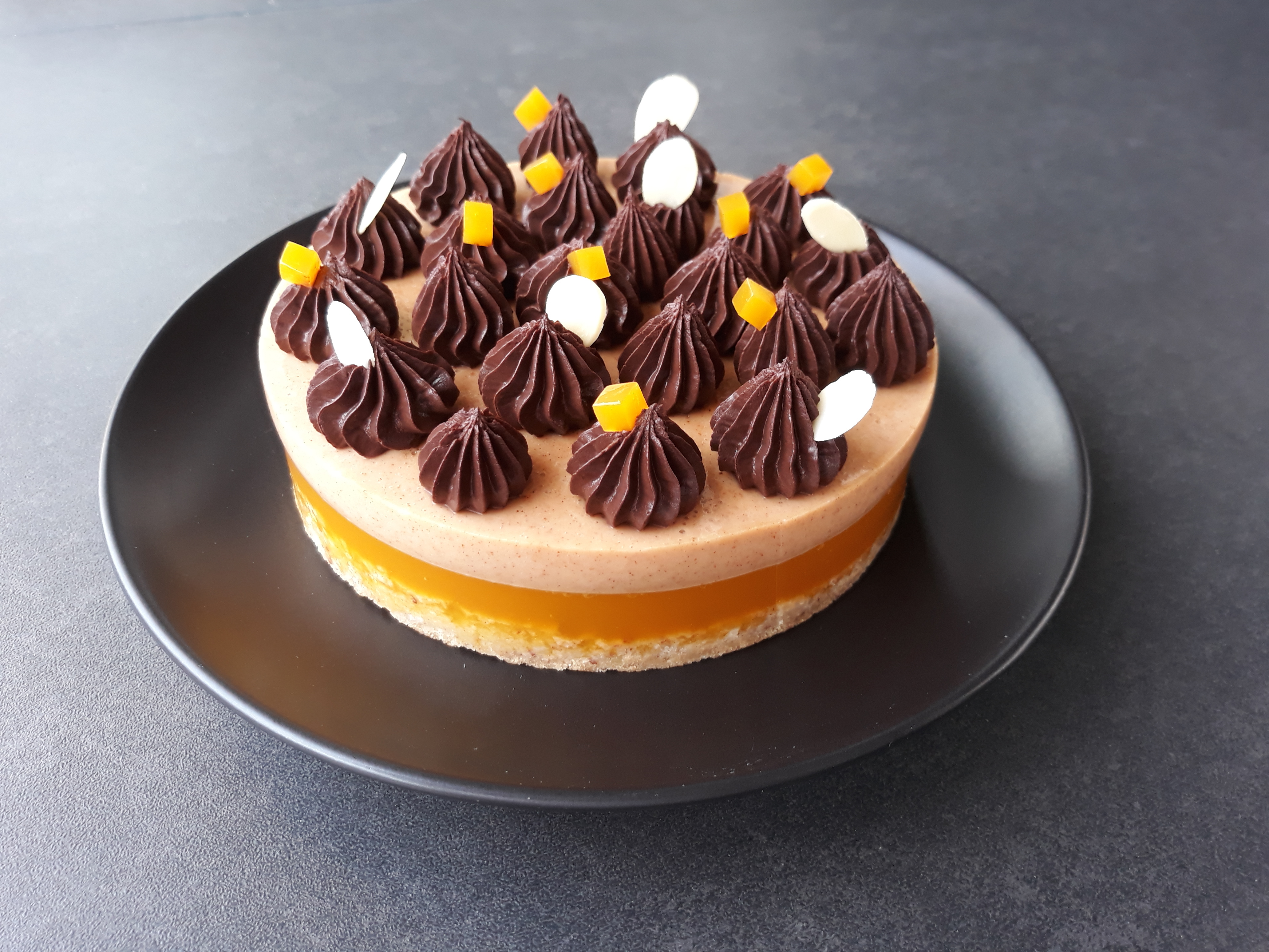 Entremets amande passion chocolat, sans gluten et sans lactose, sans œufs, 100% végétal