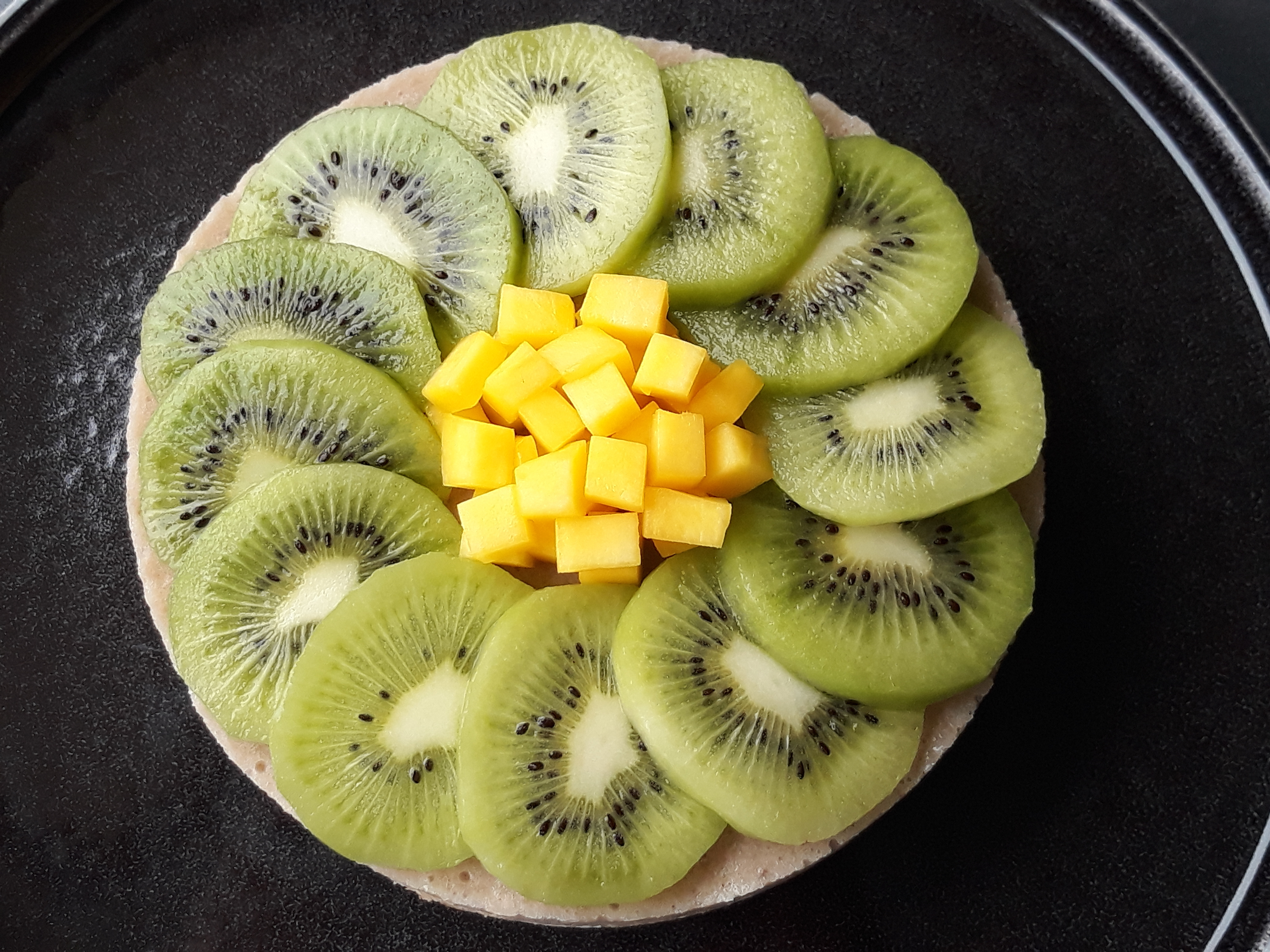 Entremets coco banane mangue kiwi, sans gluten, sans lactose et sans fruits à coque