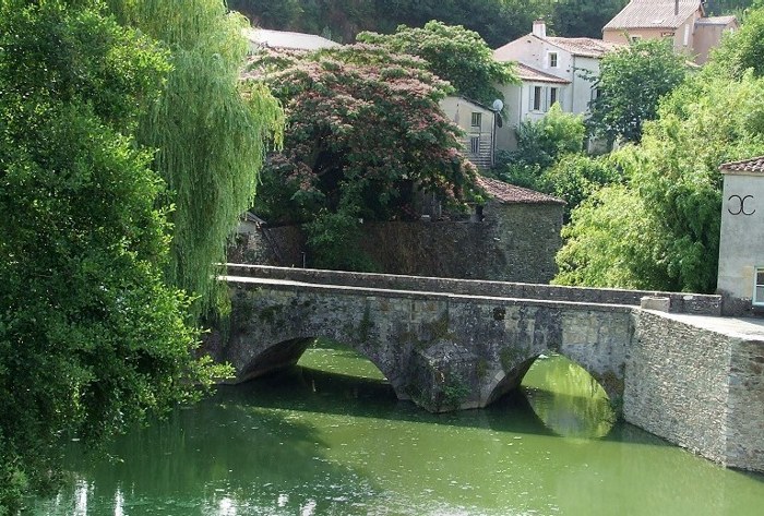 Vouvant pont roman