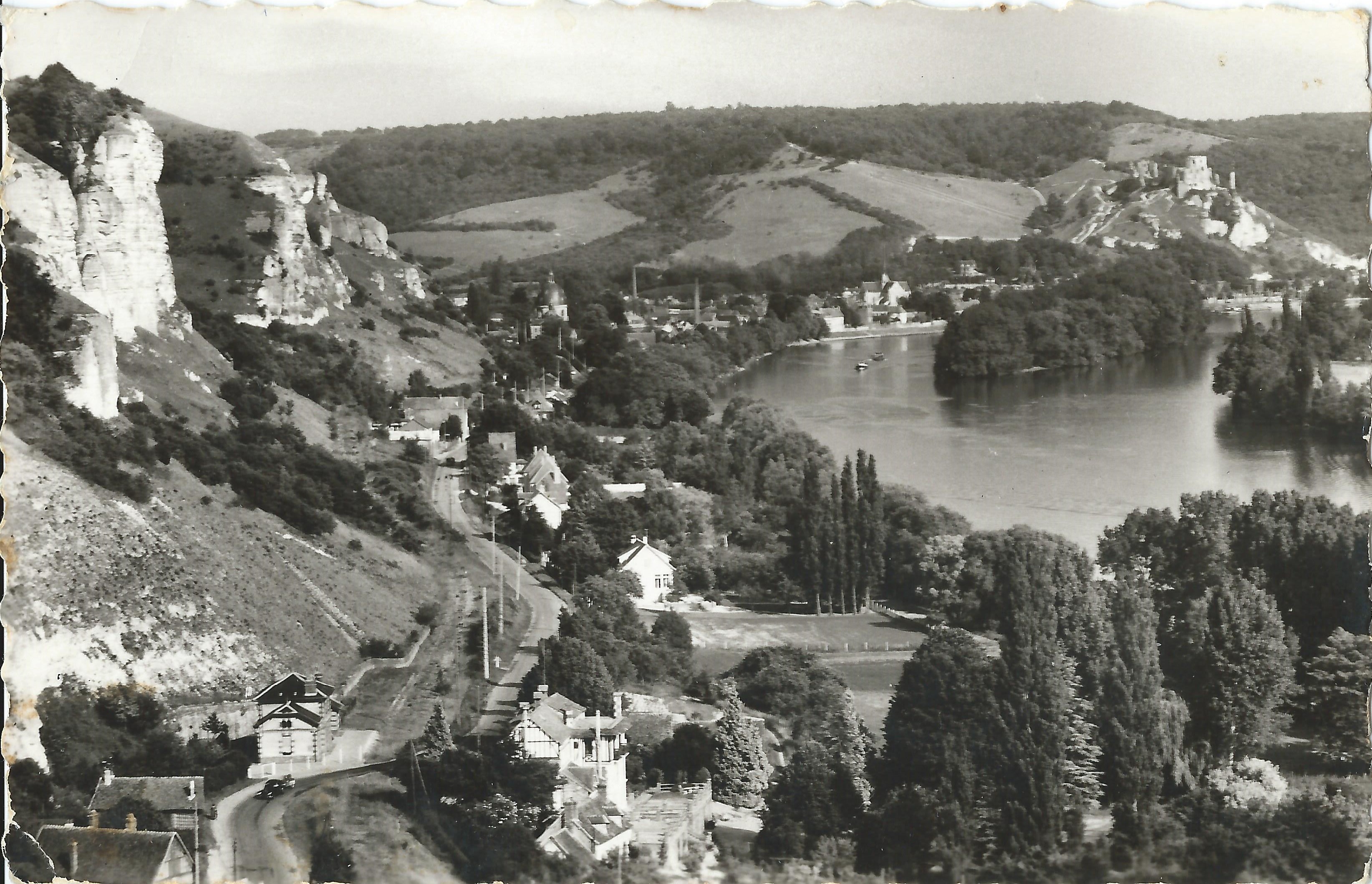 Le chateau gaillard vue de la cote du thuit