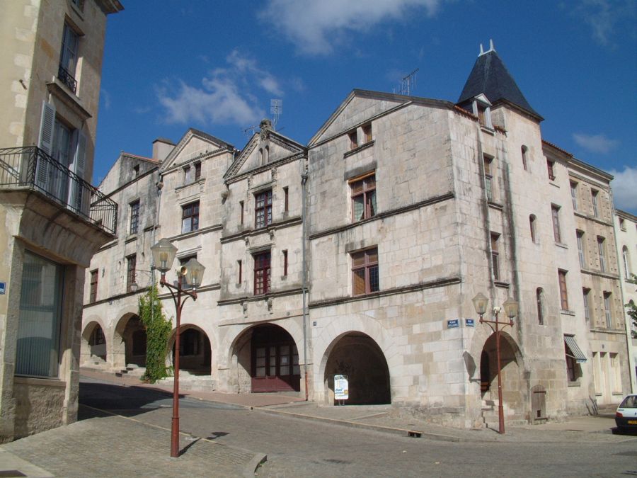 Fontenay le comte place belliard