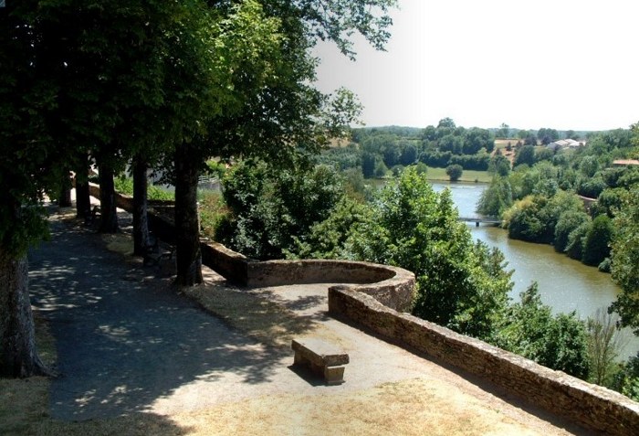 Vouvant esplanade