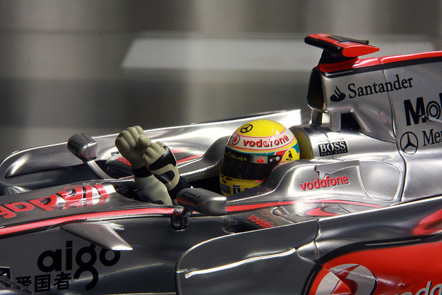 Fabricant : MINICHAMPS
Marque : McLaren Mercedes
Type : MP4/23 World Champion Brésil
Année : 2008
Echelle : 1/18
Couleur : Argent/Rouge
Matière : MT
Référence fabricant : 530081832
Pilote : L.Hamilton
Remarque : Edition Limitée World Champion Brésil