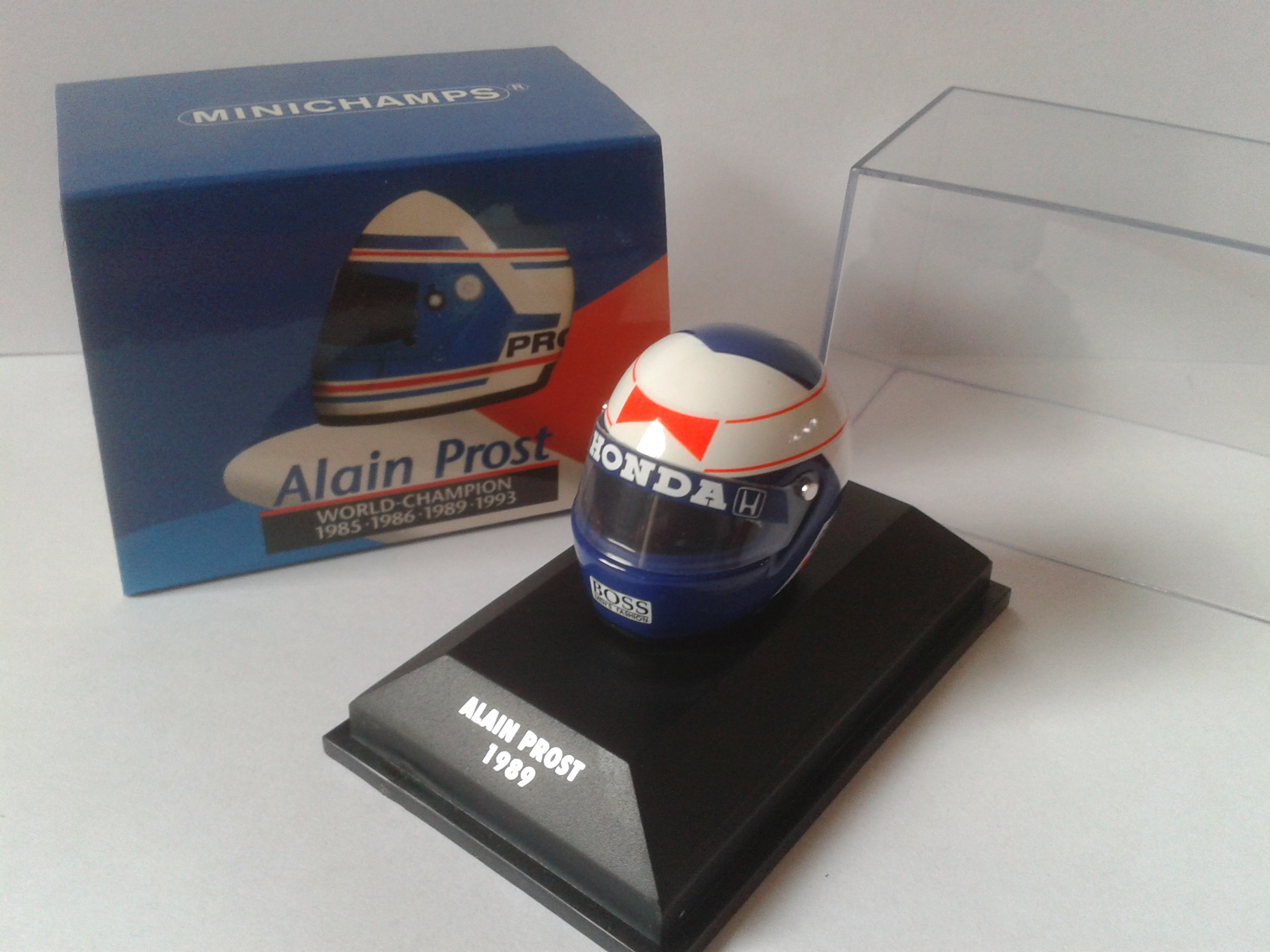 Fabricant : MINICHAMPS
Marque : McLaren
Type : Casque
Année : 1989
Echelle : 1/8
Couleur : Blanc/Bleu
Matière : NC
Référence fabricant : 517380902
Pilote :Alain Prost
Prix : 12 euros