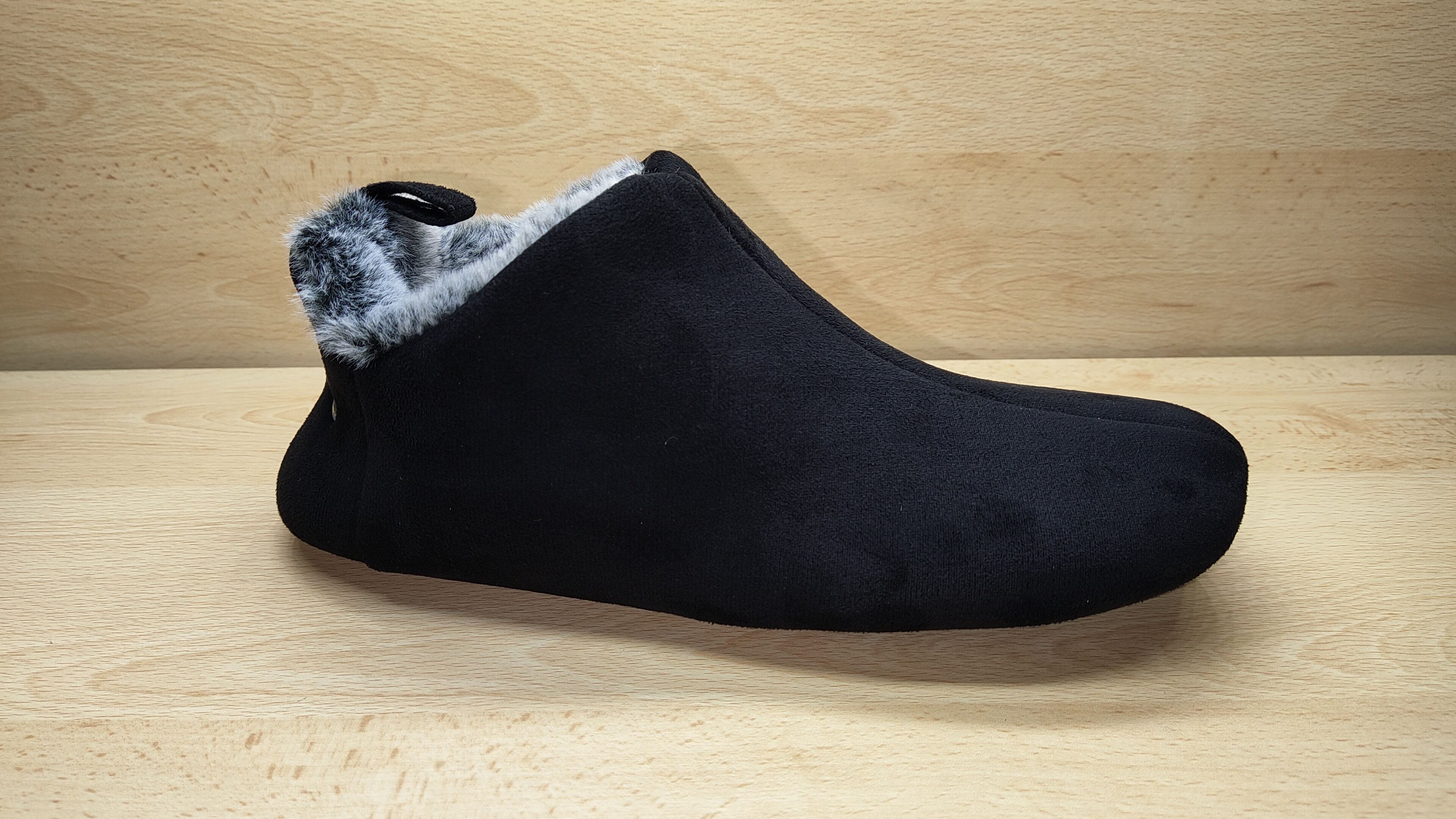 Chausson bottillons isotoner 97422 noir auxpiedssensibles chaussures com