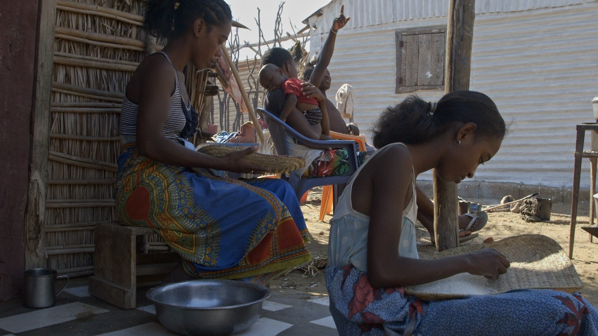 Femme preparant a manger plan cher ancetre
