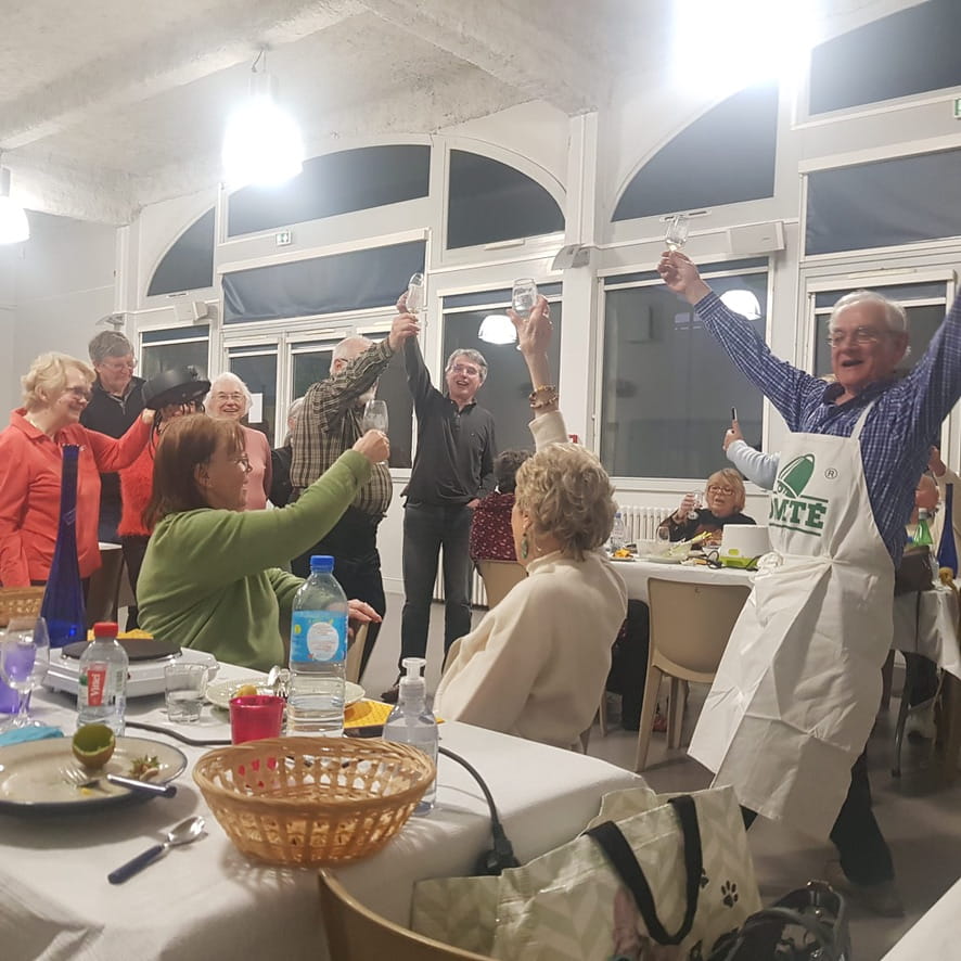 La fondue aux fromages organisée chaque année. Dégustation et vins régionaux.