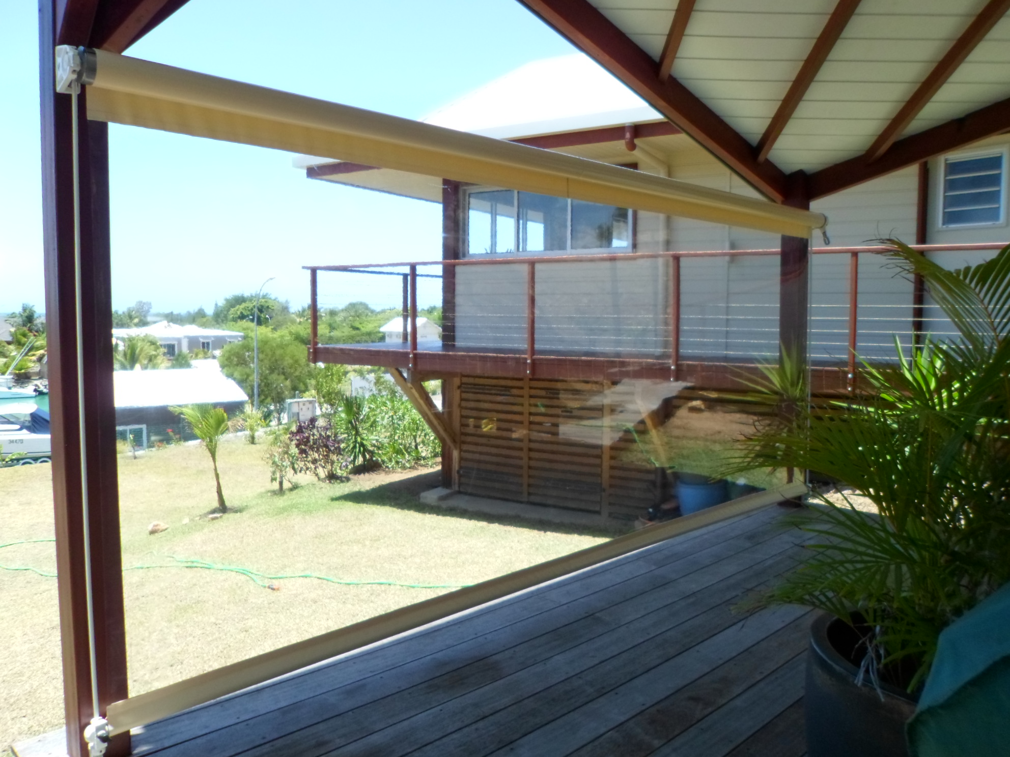 Store exterieur vertical a guidage lateral 7 