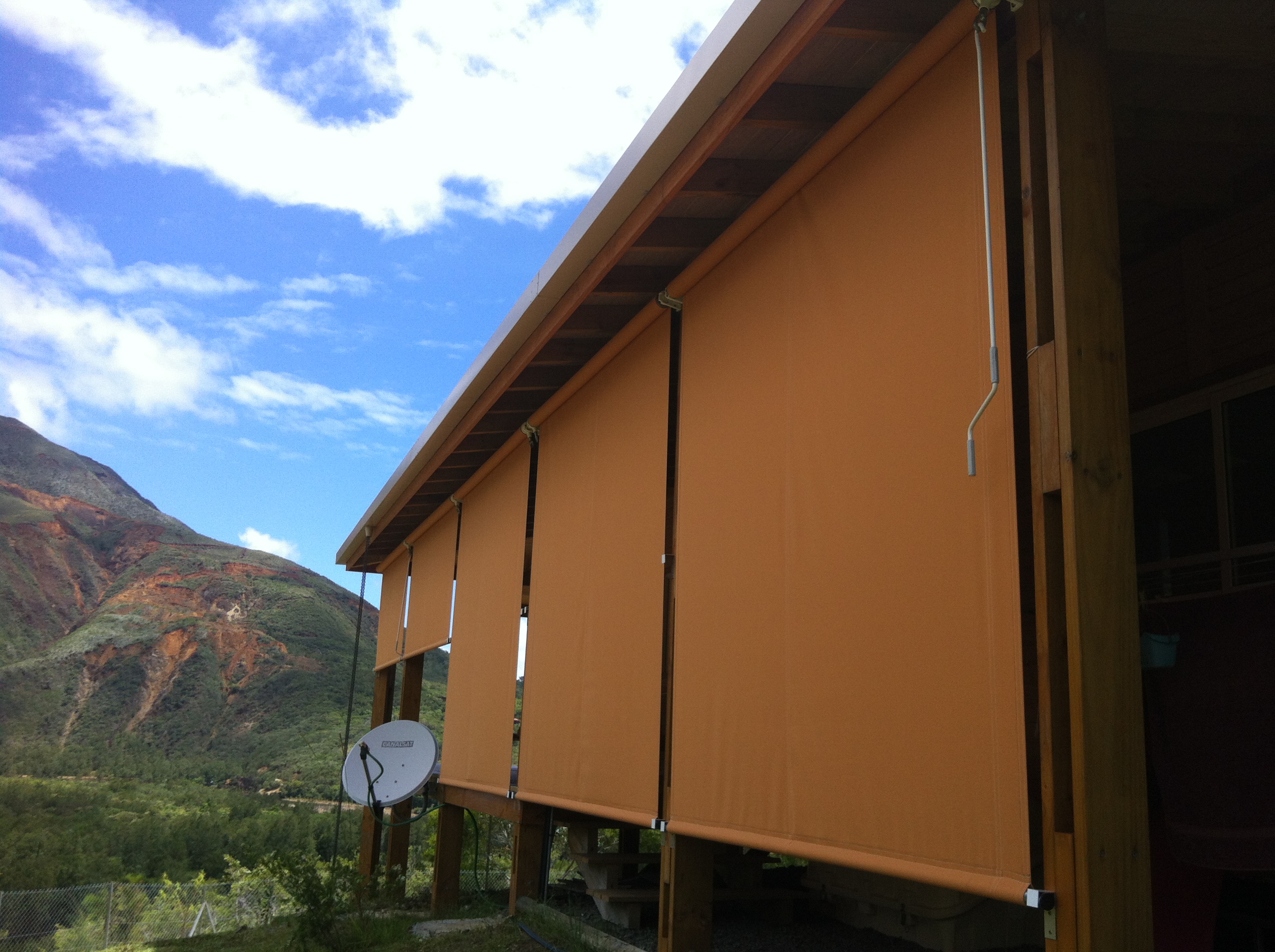 Store exterieur vertical a guidage lateral 69 
