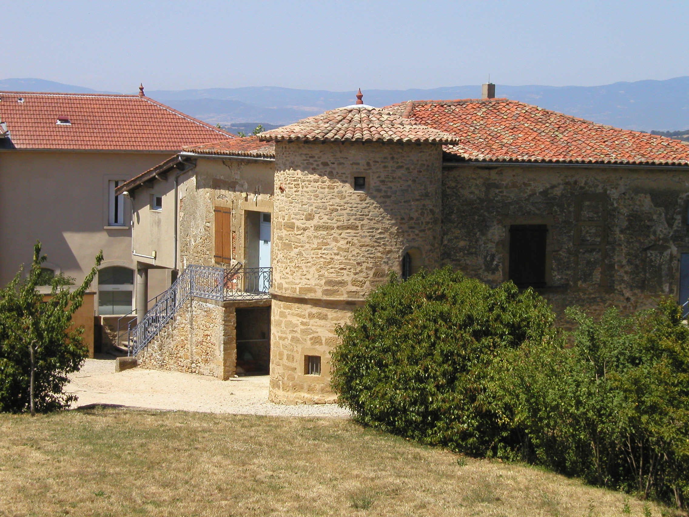 Maison forte foyer rural 19 07 2003