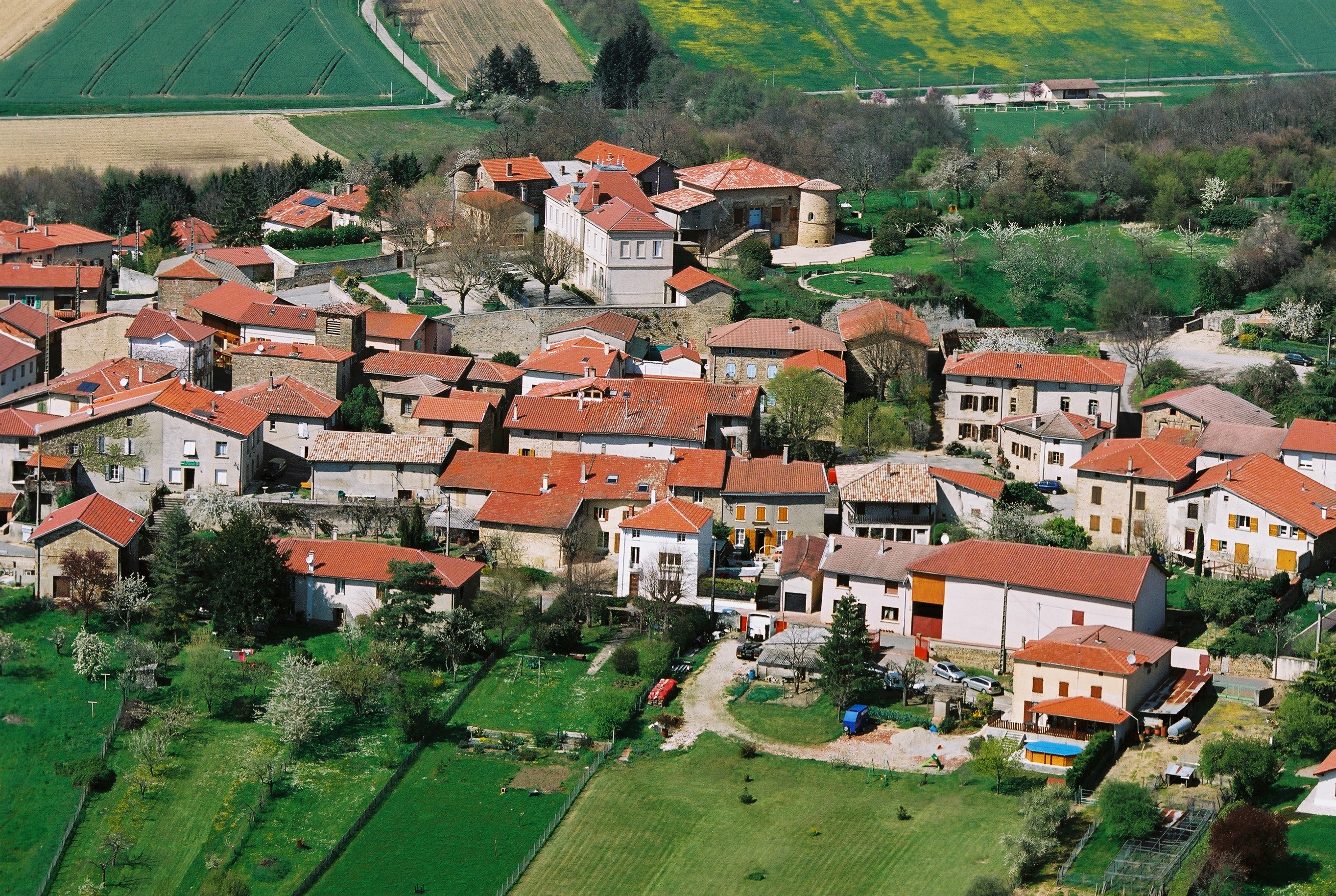 Vue aerienne bourg de revel 03 05 2006