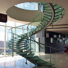 marche d'escalier en verre feuilleté