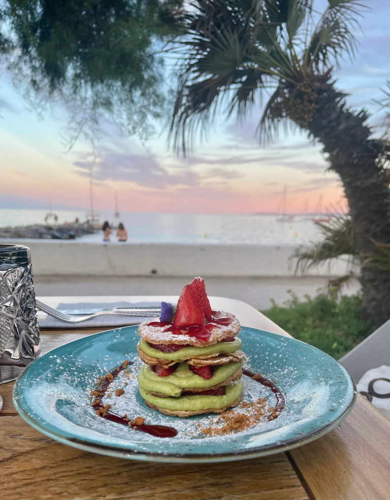 dessert maison terrasse vue mer bord de mer coucher de soleil