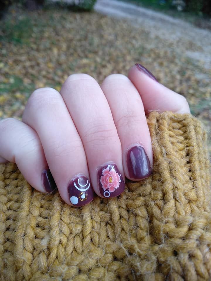 Autumnal manicure gel chocolat et stickers fleurs