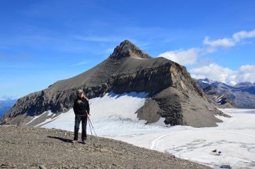 Christine devant l'Oldenhorn / Glacier 3000