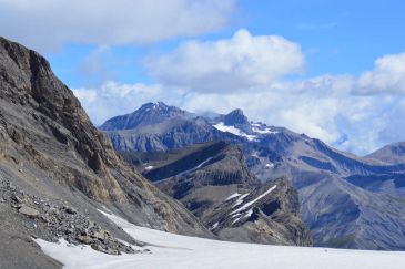 Montagnes bordant le glacier de Tsanfleuron / Glacier 3000