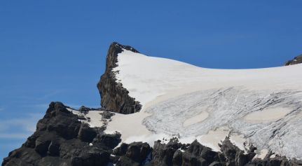 Gros plan sur le sommet des Diablerets dans les Alpes suisses