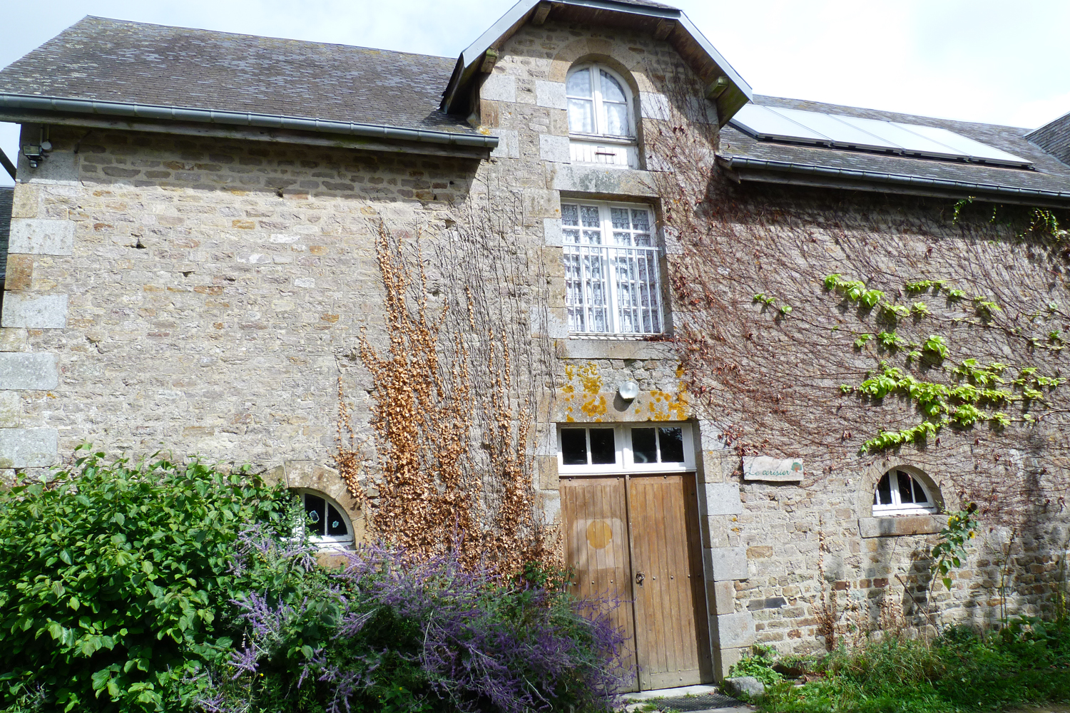 Gite cerisier facade printemps
