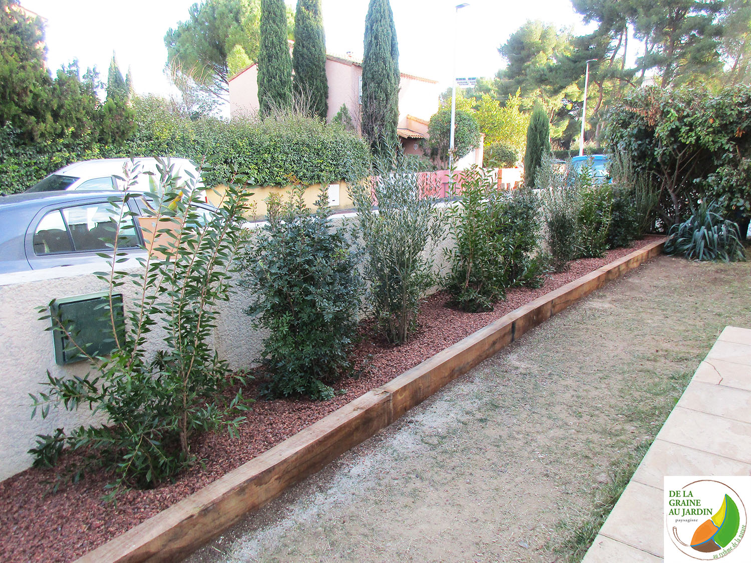 Apres plantation paillage haie mediterraneenne