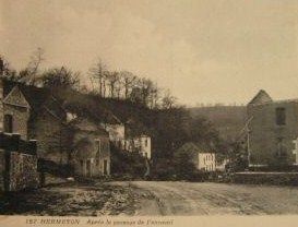 Au mois d'août 1914, les troupes allemandes pillent et incendies les maisons. 71 seront sur les 114 que compte le village seront détruites par le feu.