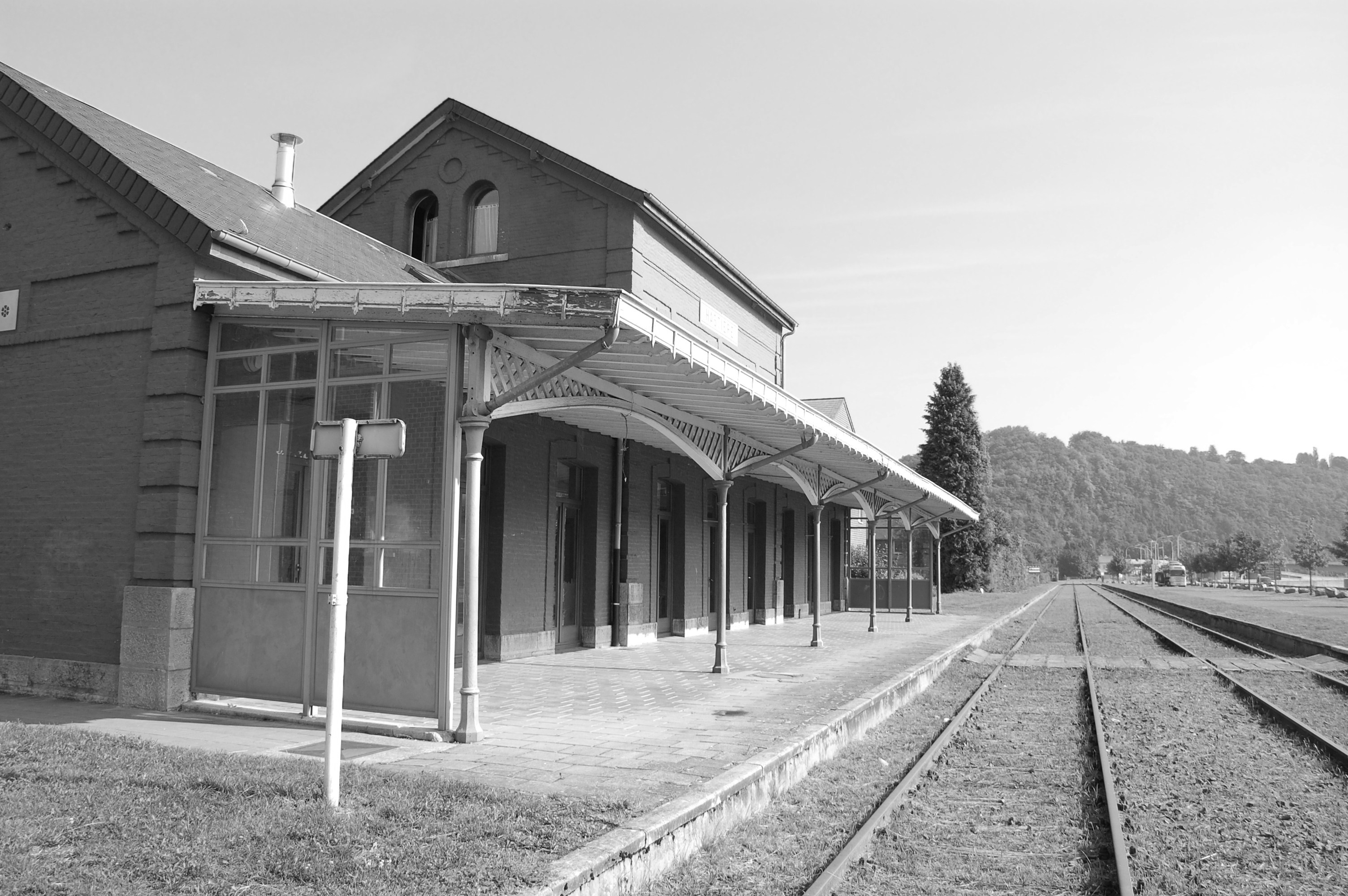 La gare d'Hastière aujourd'hui désaffectée.
Juillet 2010
