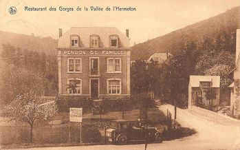 A droite, on devine une habitation; c'est là que le premier poste de radio d'Hermeton a été acquis par un certain Monsieur Maurice Leprince ...