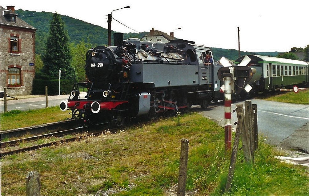Passage à niveau de Hermeton sur Meuse