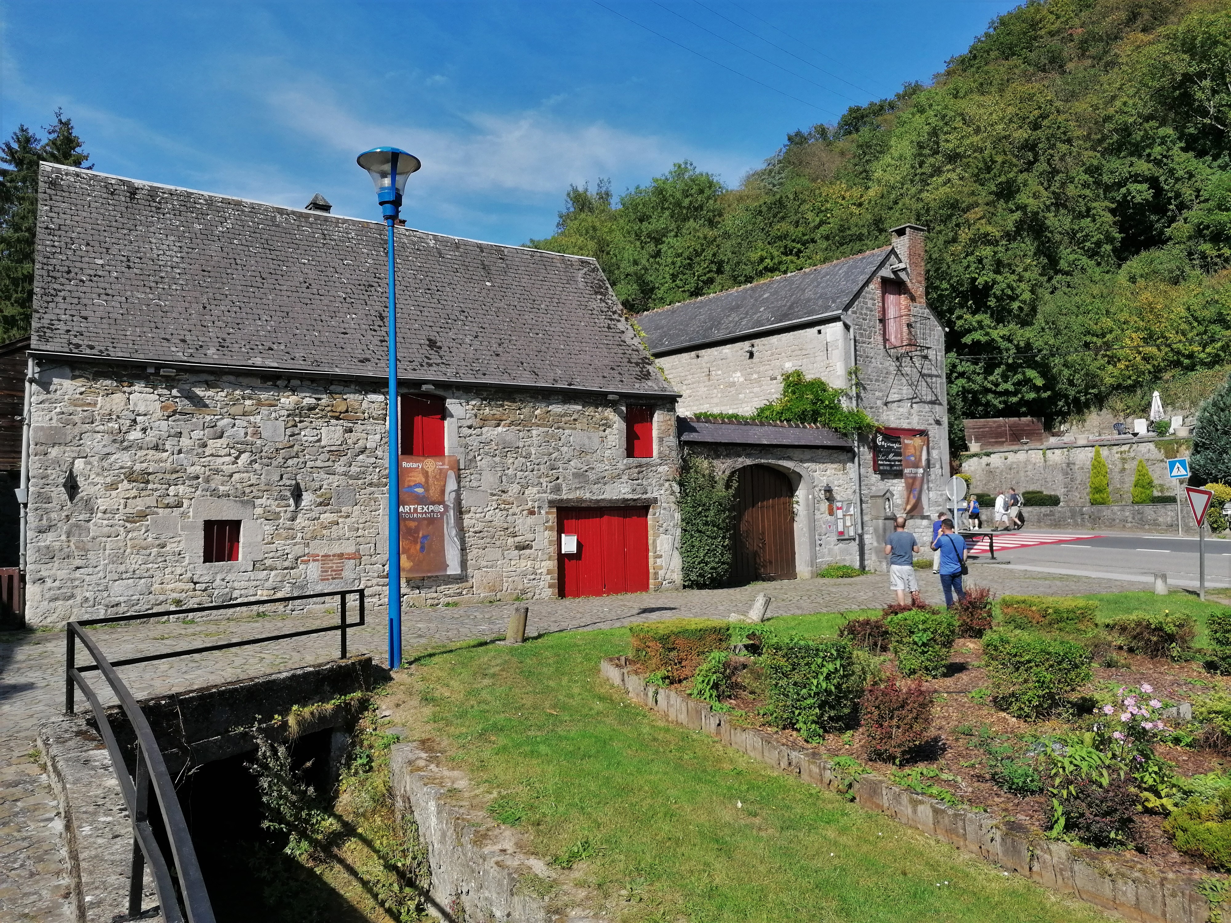 Le moulin d'Hastière, aujourd'hui un restaurant gastronomique. La roue à aube est toujours fonctionnelle.
Septembre 2019