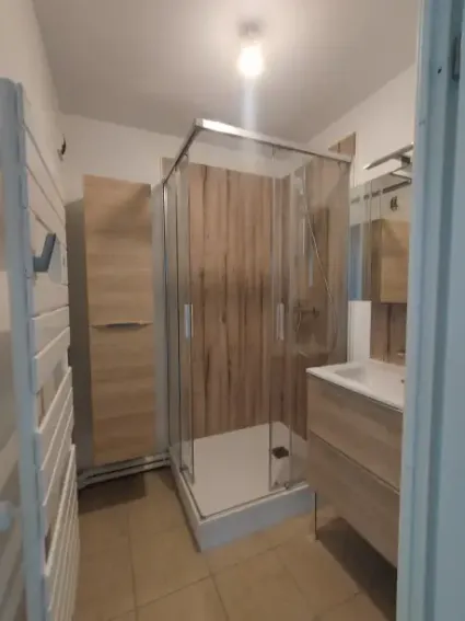 Rénovation d'une douche avec des panneau mural étanche pour salle de bain à Nantes Sud﻿