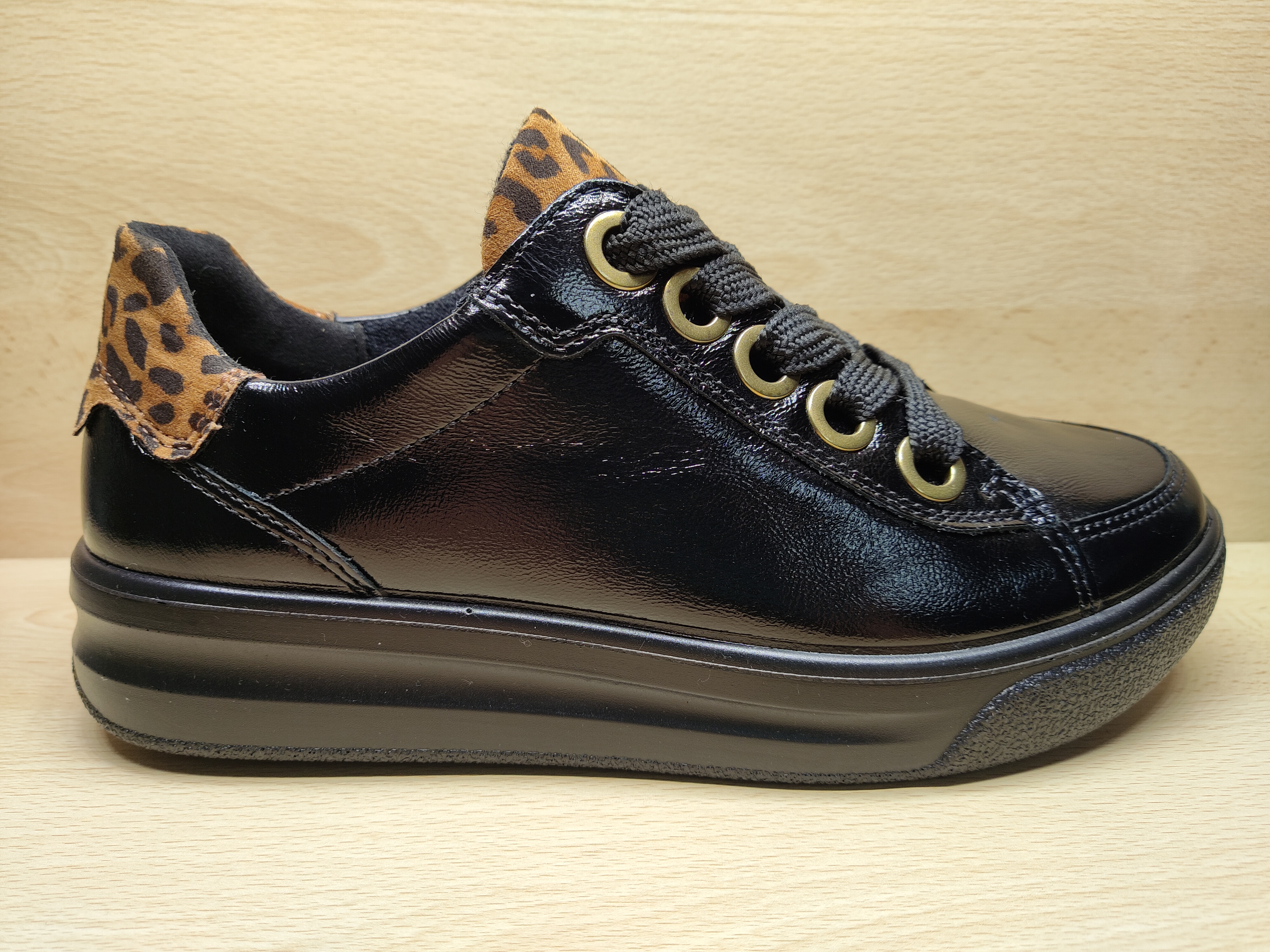 Chaussure a lacets ara 12 52002 11 noir ext auxpiedssensibles chaussures com