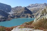 Vue du lac d'Emosson et de son cirque montagneux depuis la montée vers le col de Bel Oiseau