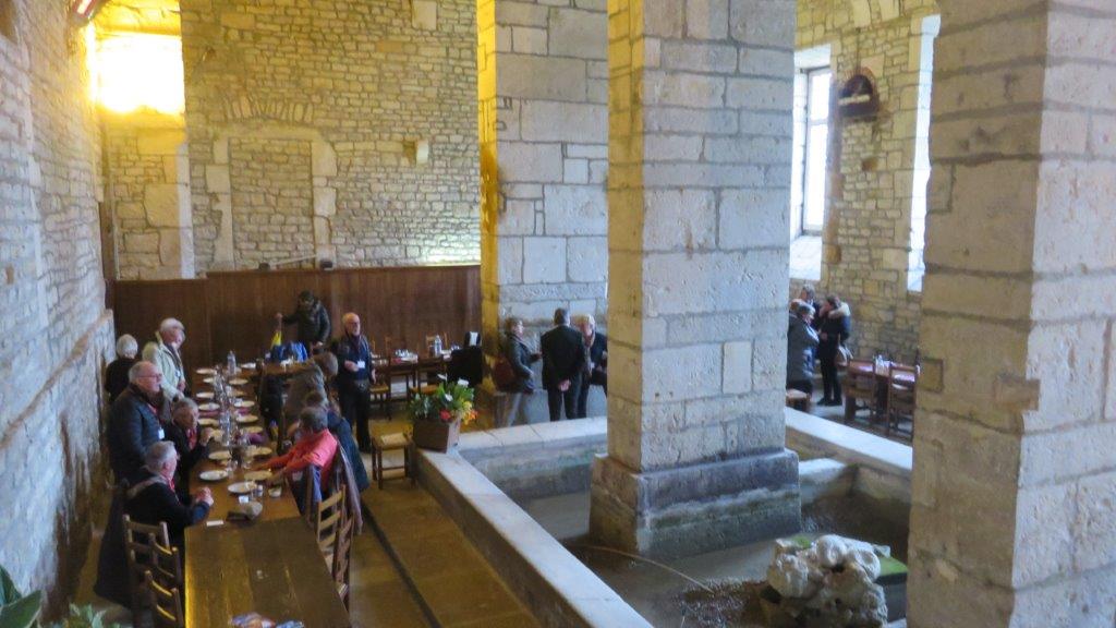 07 repas a l abbaye de clairvaux