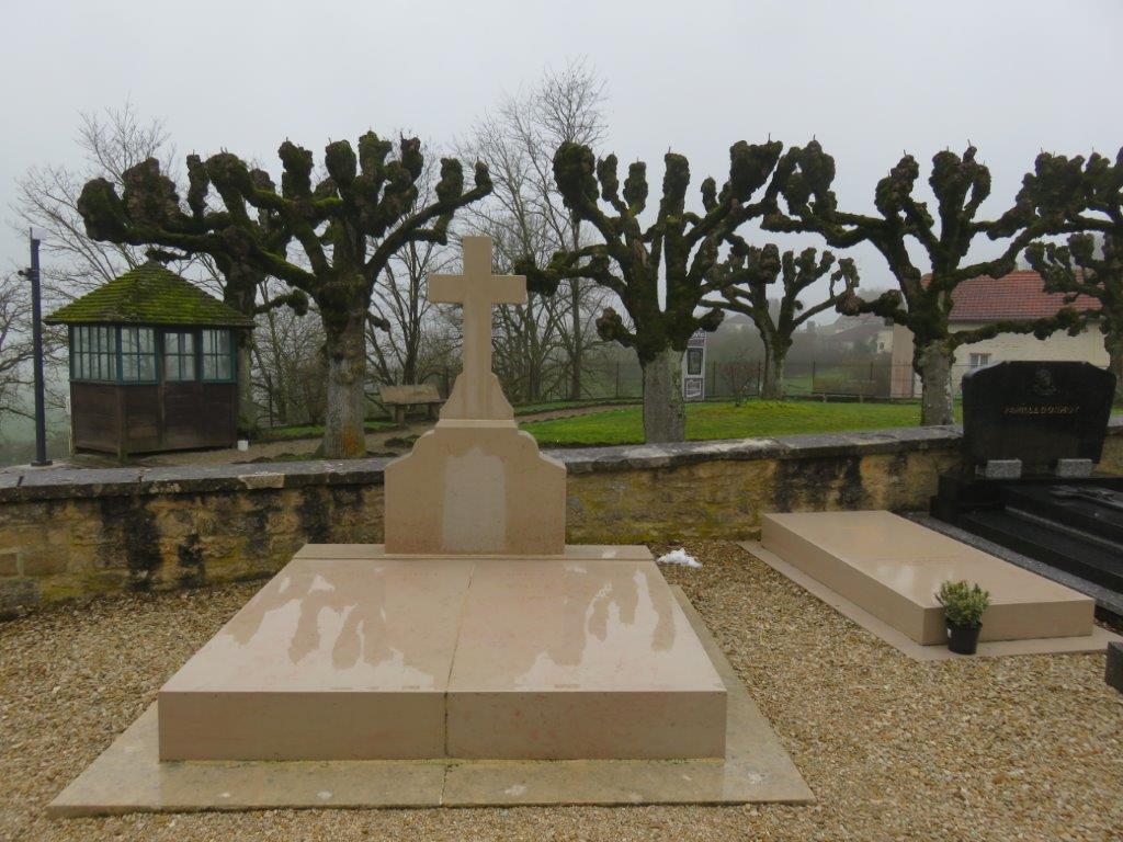 01 tombe du gal de gaulle a colombey
