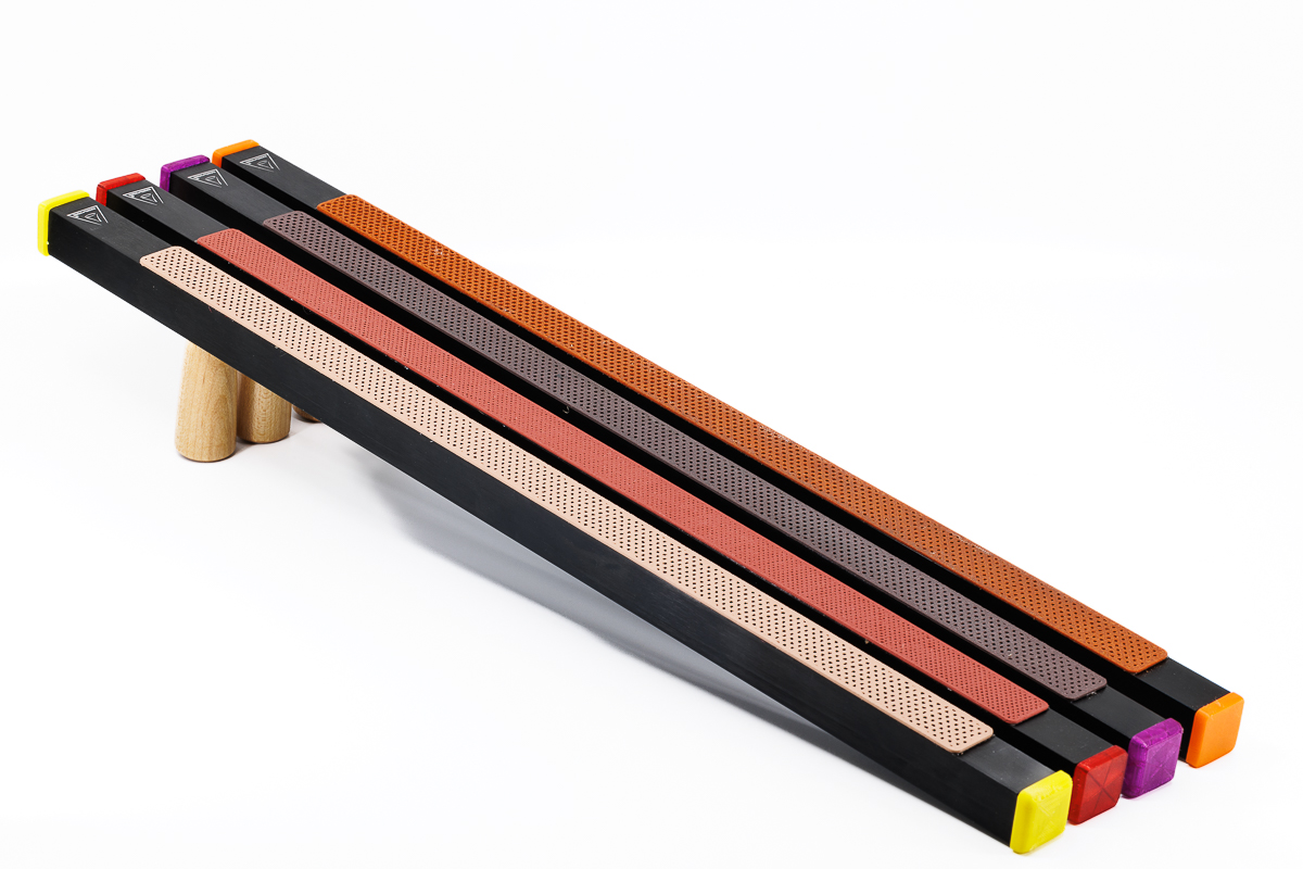 Les 4 affiloirs en résine diamantée Nano Hone, vue d'ensemble. De gauche à droite : Grains 1, 10, 25 et 100 µm.