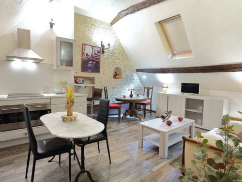 location-meublée-bellême-61-pièce-principale

