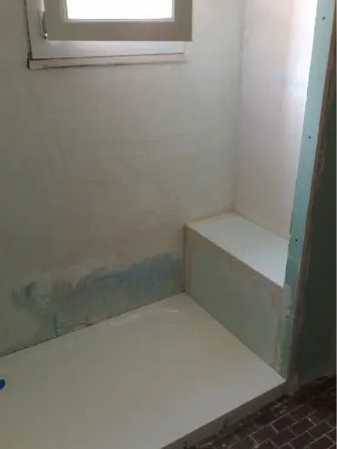 Poser une cloison en carreaux de platre hydrofuge a bouguenais