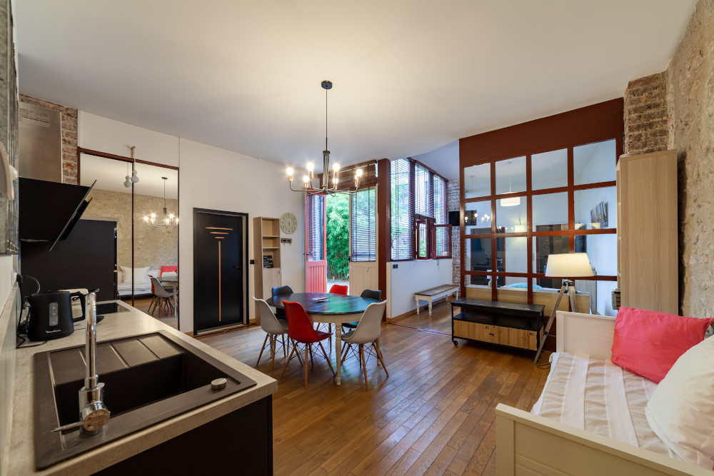 L-gite-atelier-k-loft-salon-1