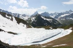 Lac de Fenêtre gelé en forme de coeur dans les Alpes valaisannes suisses / Swiss photos 