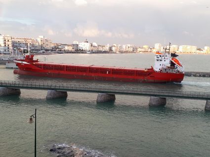 L'entrée au port d'un céréalier