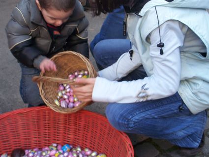 Enfants paques panier rayan