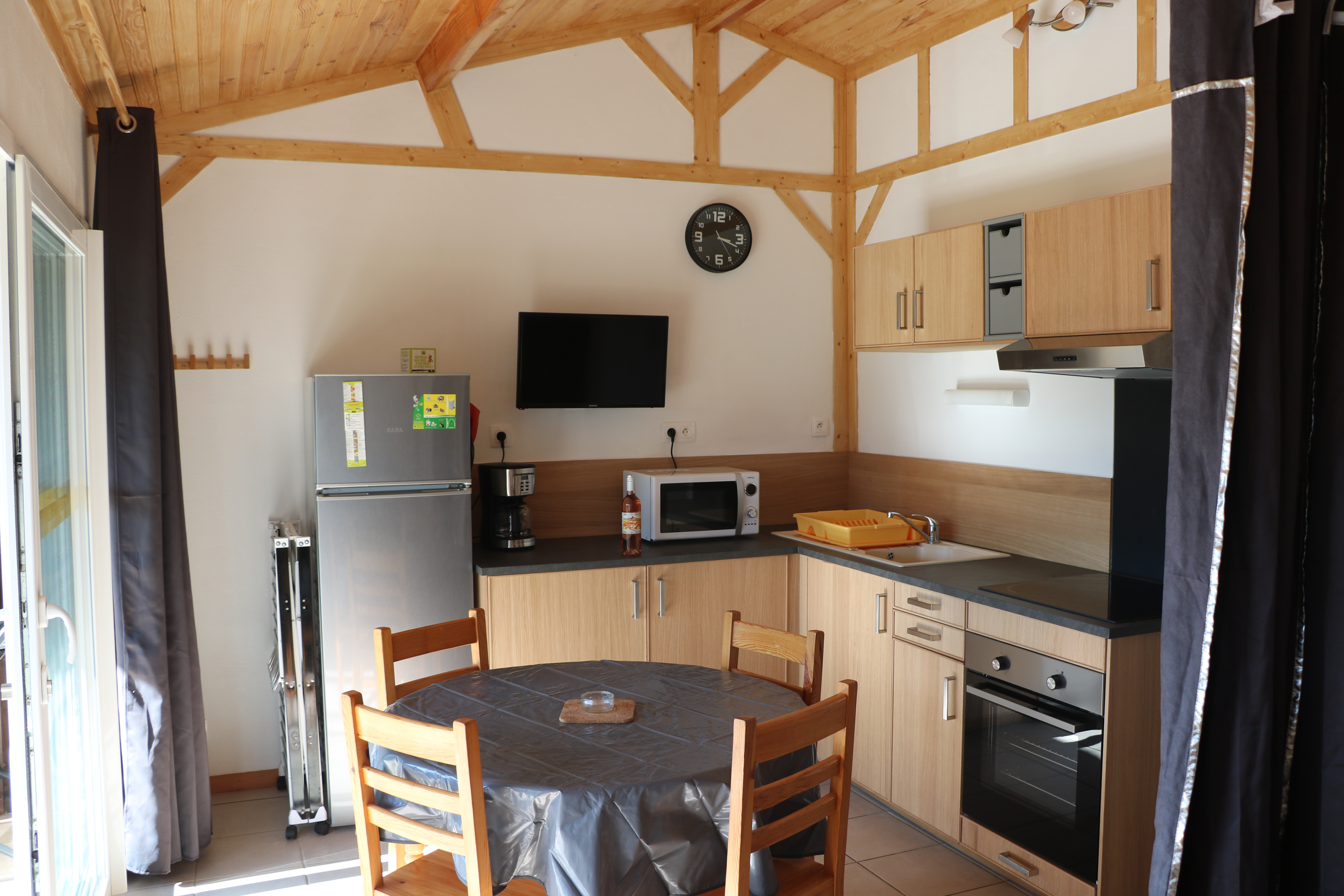 APPARTEMENT EGLANTINE ET FRAMBOISIER REFAIT A NEUF