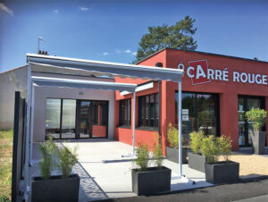 O-carre-rouge-devanture-300x226