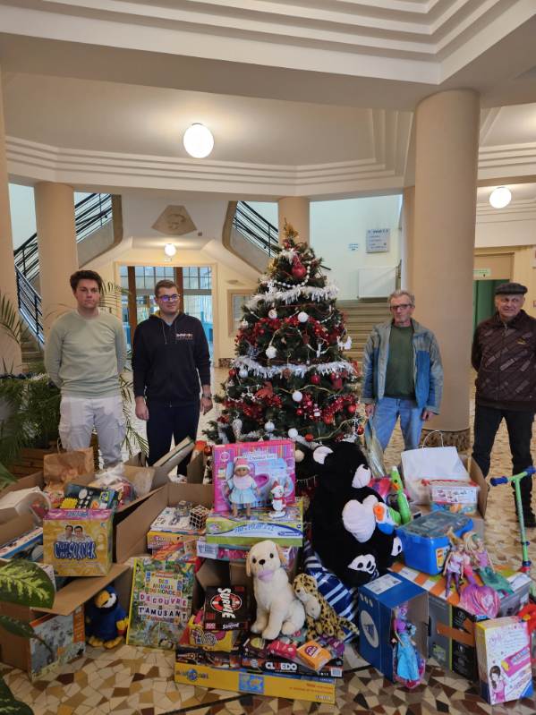 Opération "Père Noël Vert" organisée par le CVL et la MDL