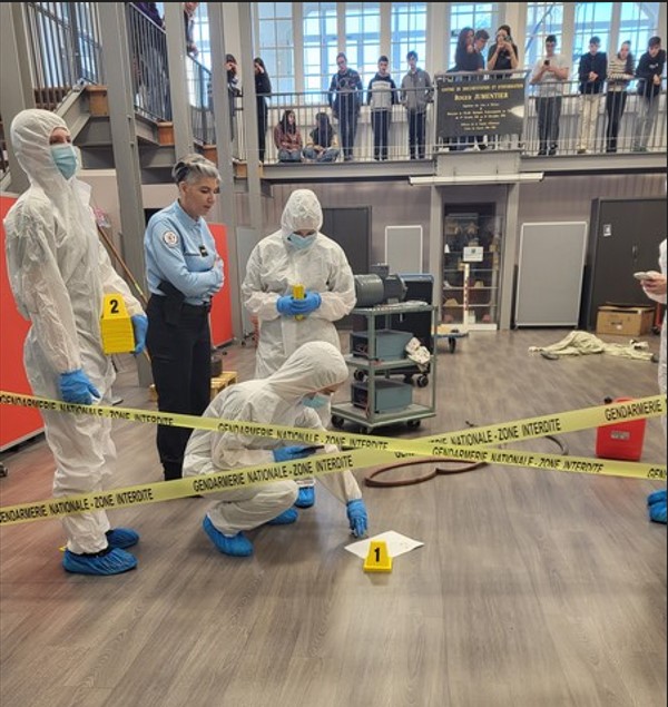 Les Experts au Lycée