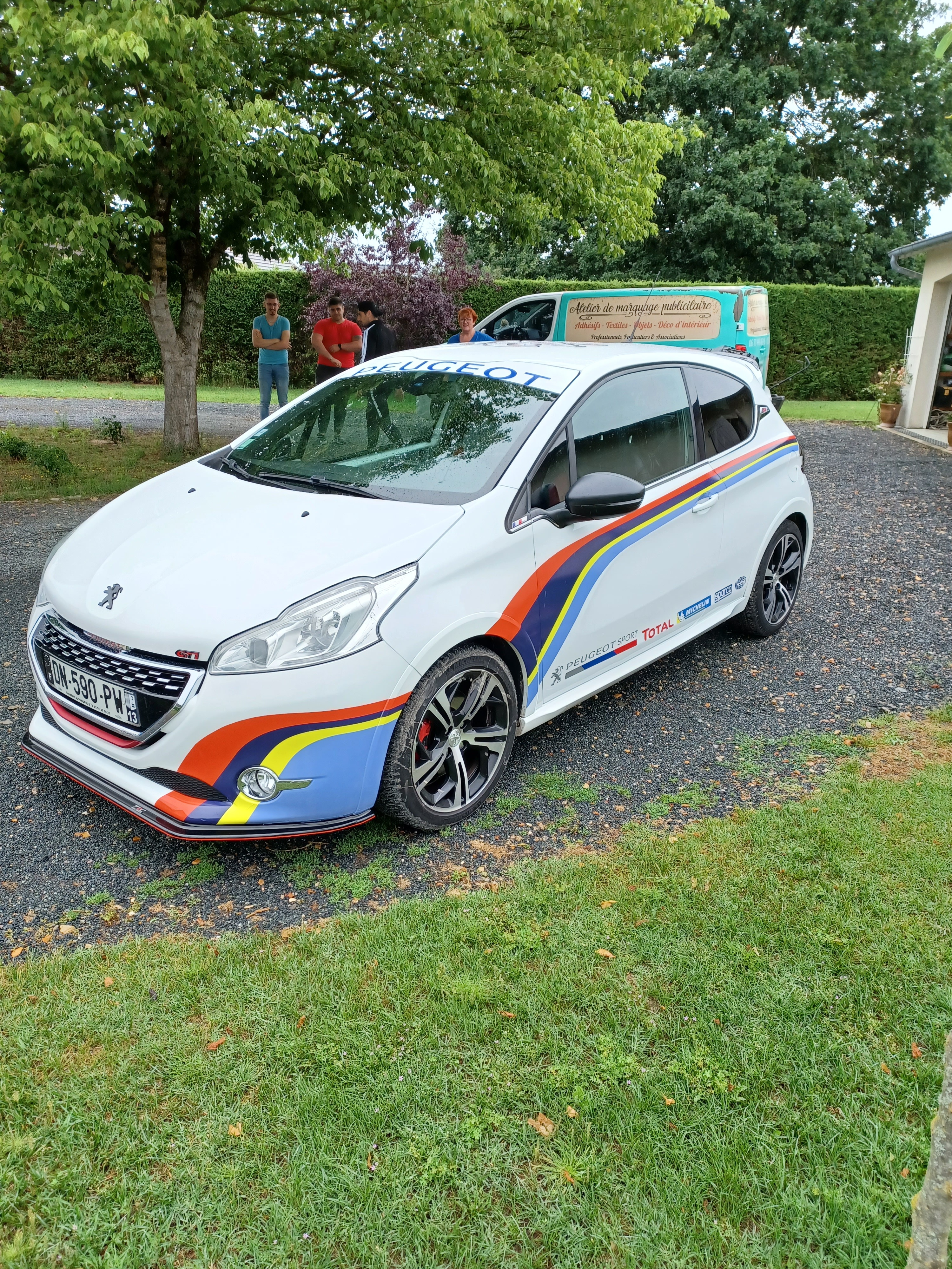 Lateral-coovring-vehicule