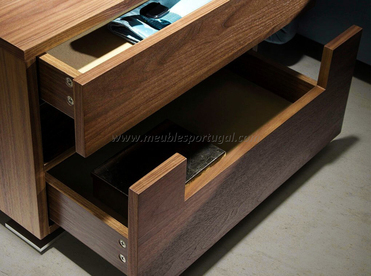 Table de chevet bois noyer